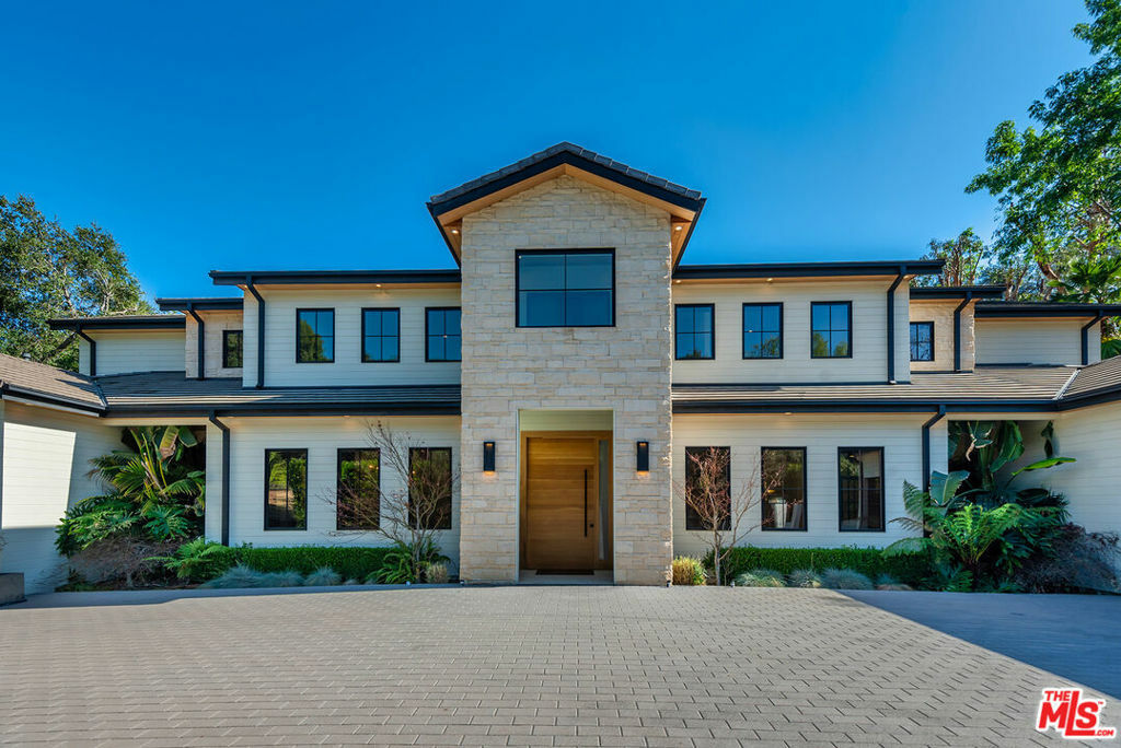 Property Photo: 16144 High Valley Place CA 91436