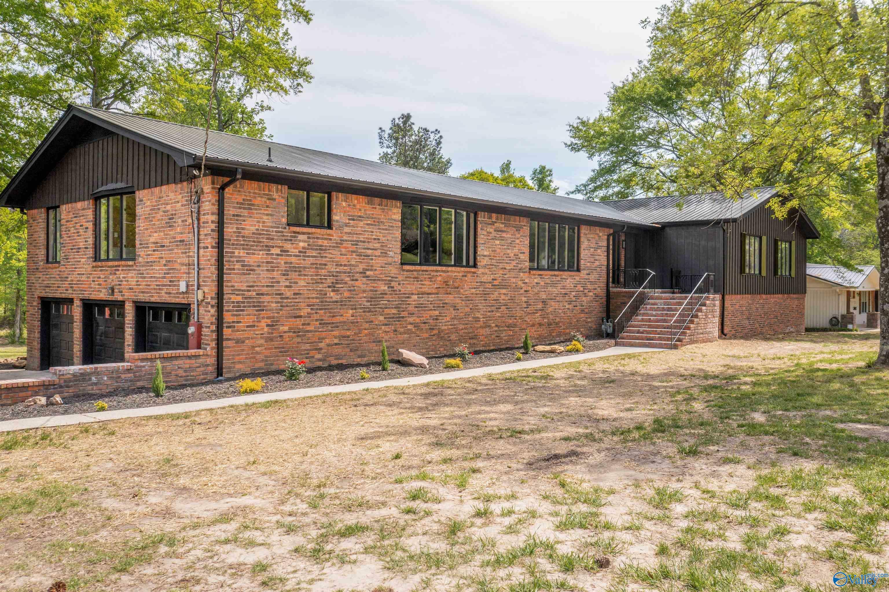 Property Photo: 633 Tabor Road AL 35904
