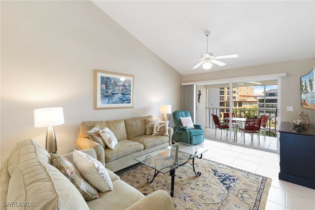 Property Photo: 919 Huron Court B402 FL 34145