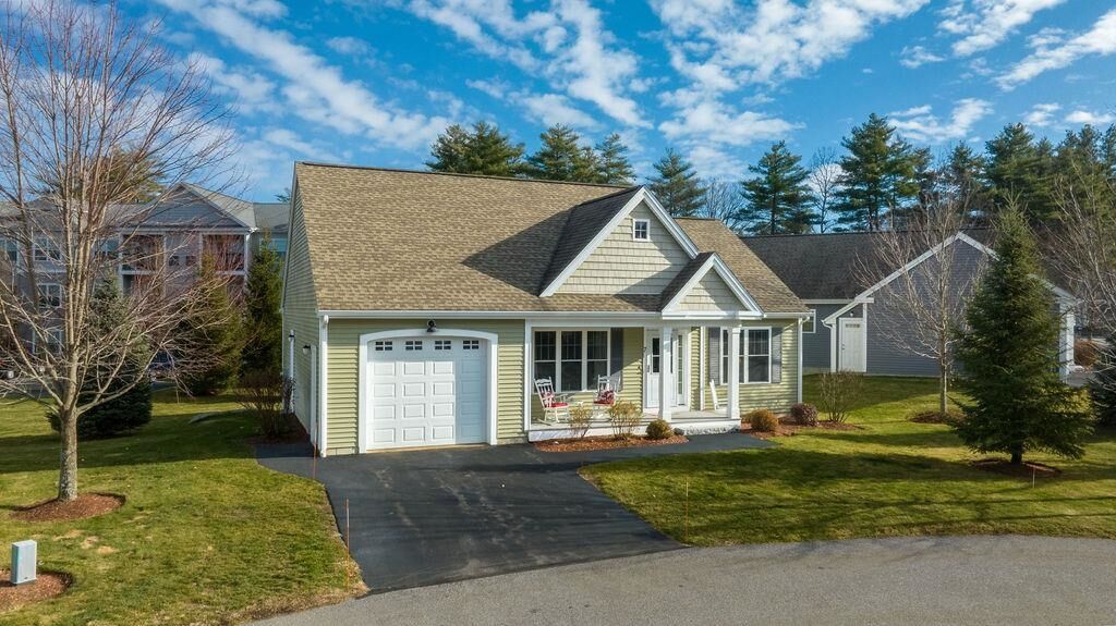 Property Photo: 7 Elystan Circle NH 03064