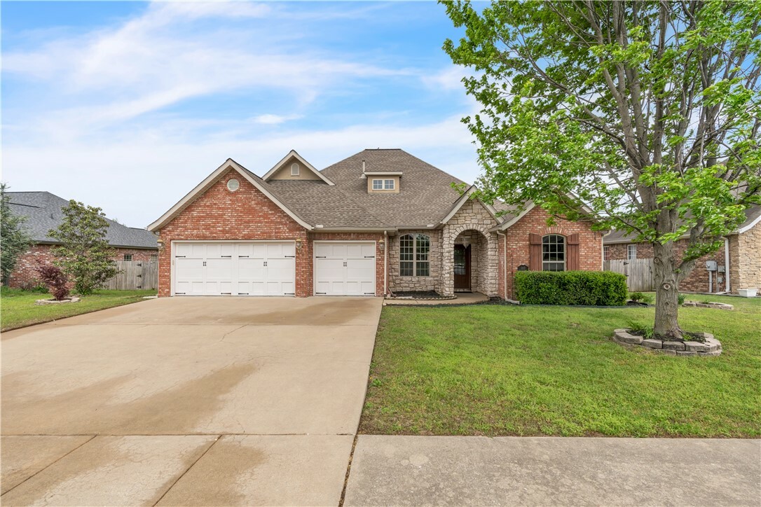 Property Photo: 3905 SW Sycamore Street AR 72713