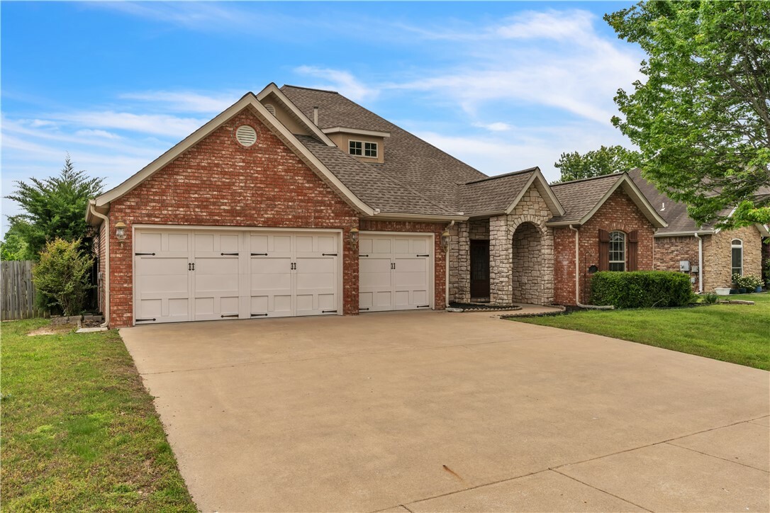 Property Photo: 3905 SW Sycamore Street AR 72713
