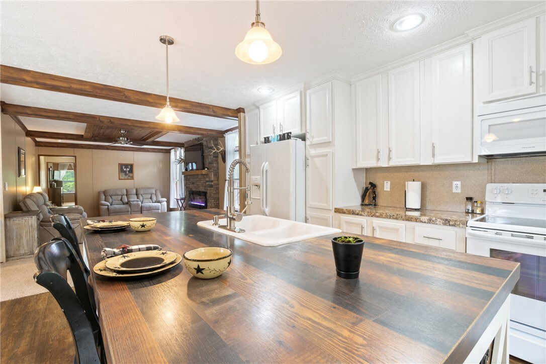 Property Photo: 9980 Kirk Hollow Road AR 72756