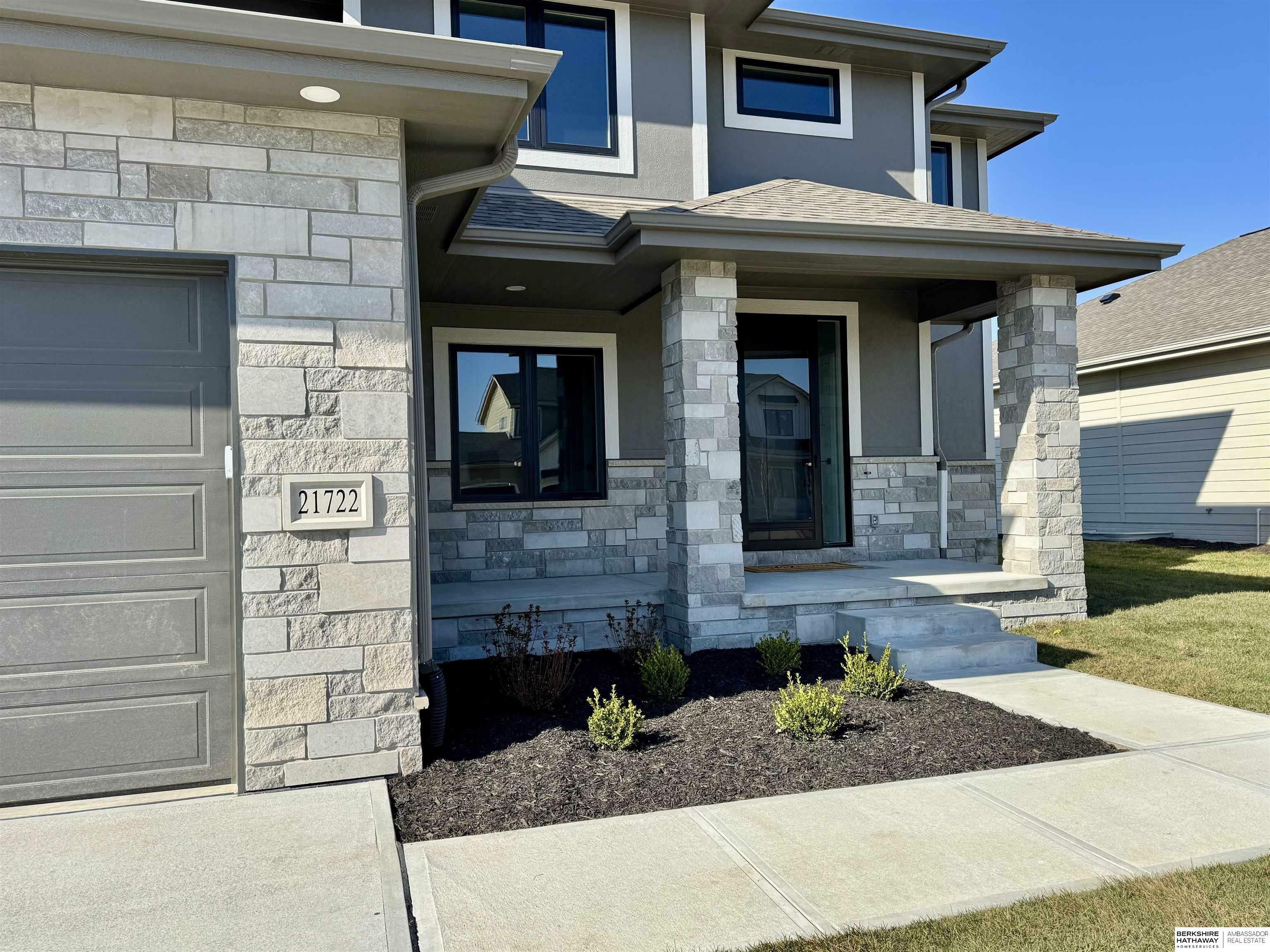 Property Photo: 21722 Parkview Drive NE 68028