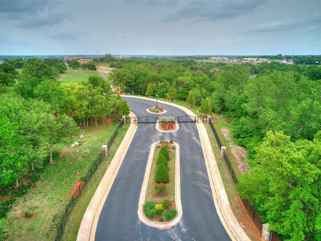 Property Photo: 4425 Redbud Circle OK 73111