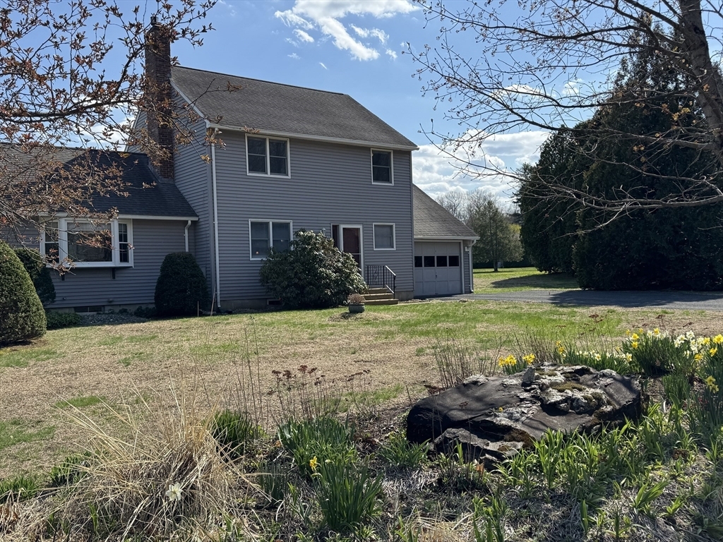 Property Photo: 4 Meadow Oak Ln B MA 01373
