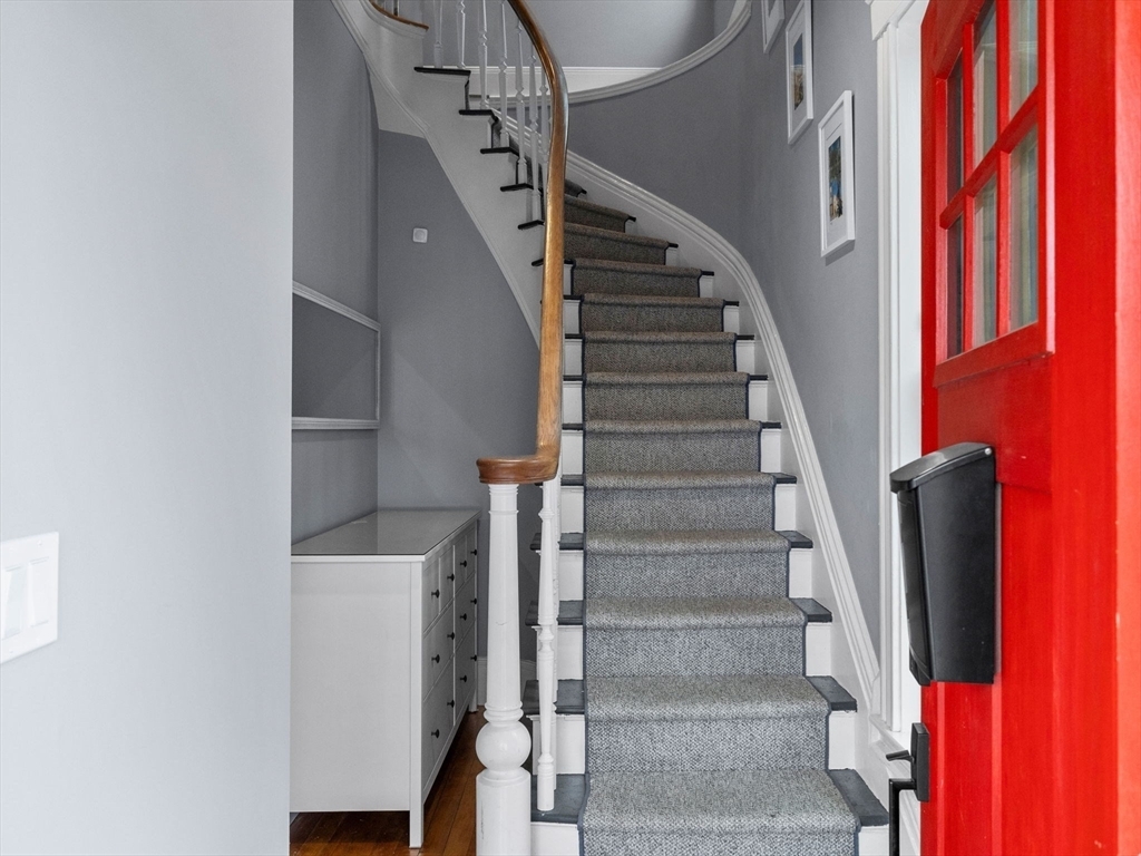 Property Photo:  202 Crafts Street 2  MA 02640 