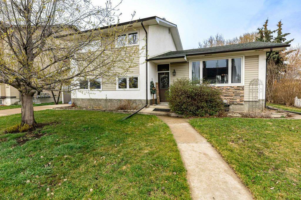 Property Photo: 5436 53 Avenue AB T4L 1L4