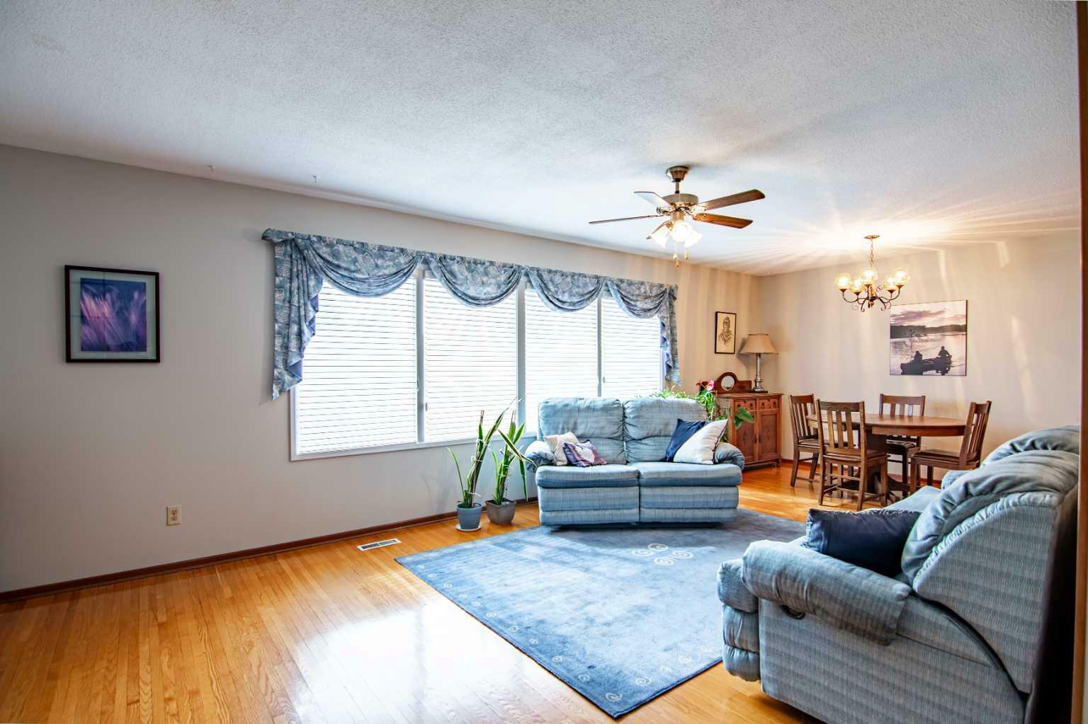Property Photo: 43 Sherwood Crescent AB T4N 0A5