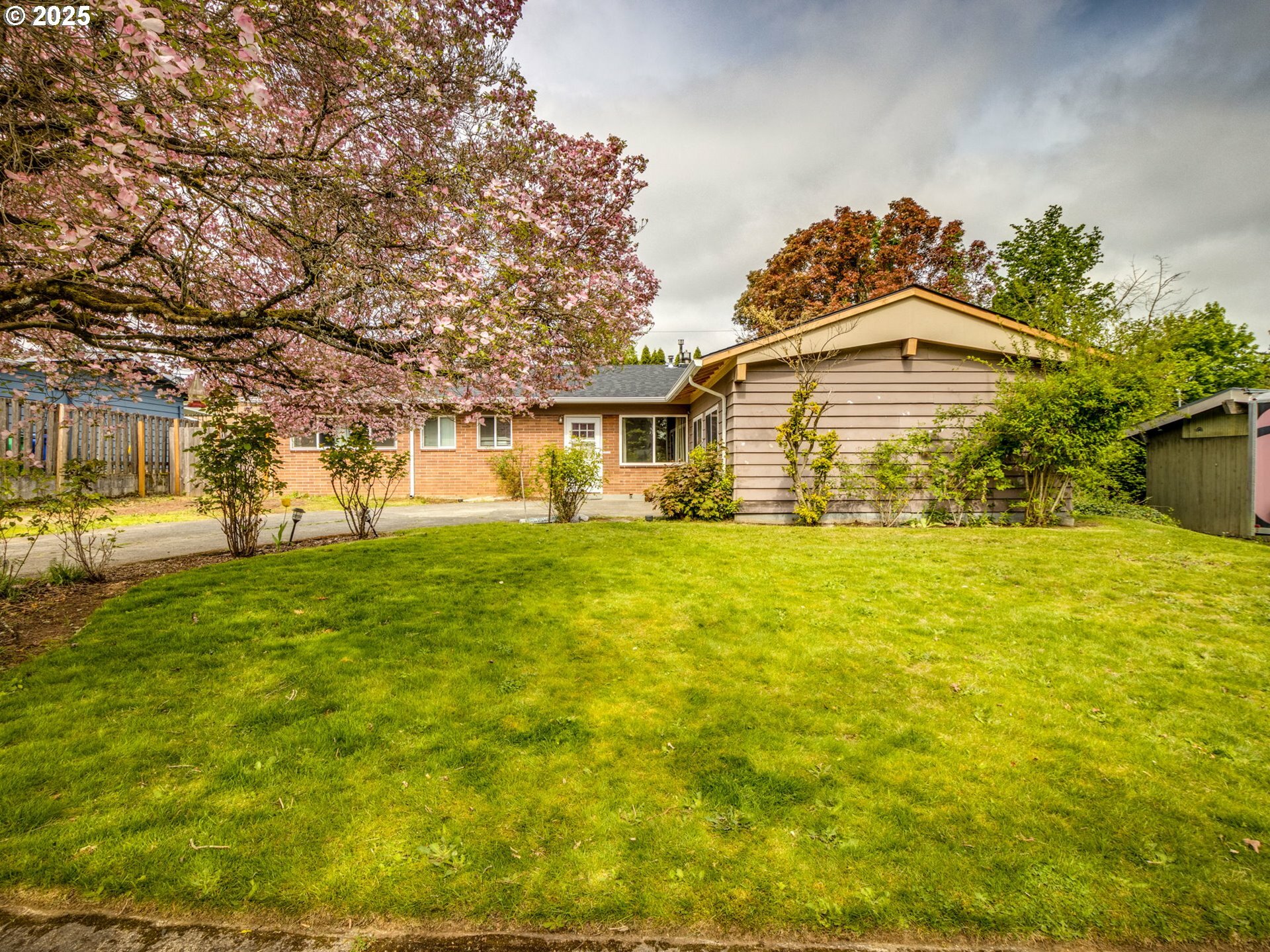 Property Photo: 2437 NE 134th Pl OR 97230