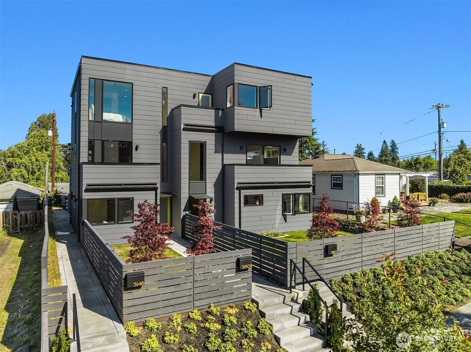 Property Photo: 3650 51st Avenue SW B WA 98116