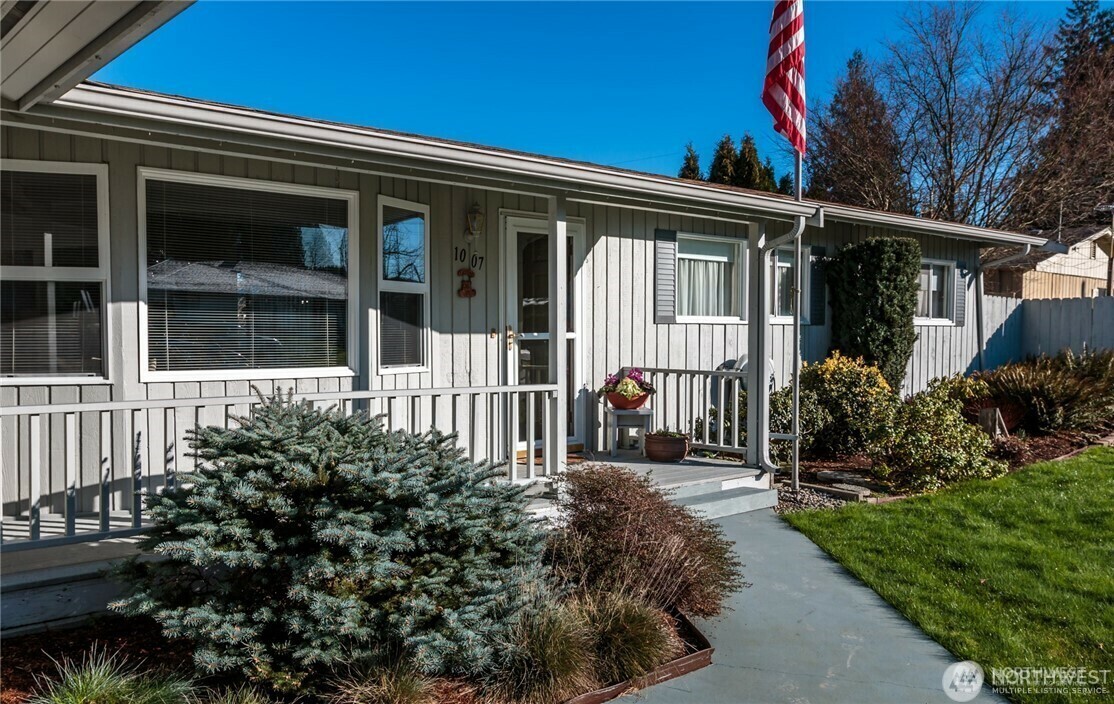 Property Photo: 1007 E 4th Street WA 98223