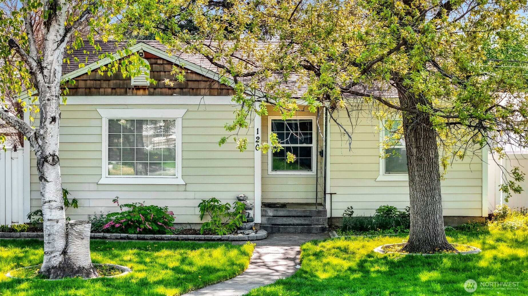 Property Photo:  126 SW F Street  WA 98823 