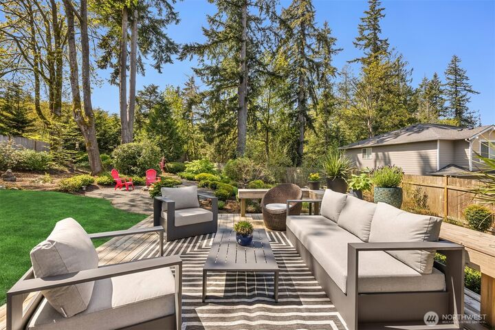 Property Photo:  9165  Burlingame Court NE  WA 98110 