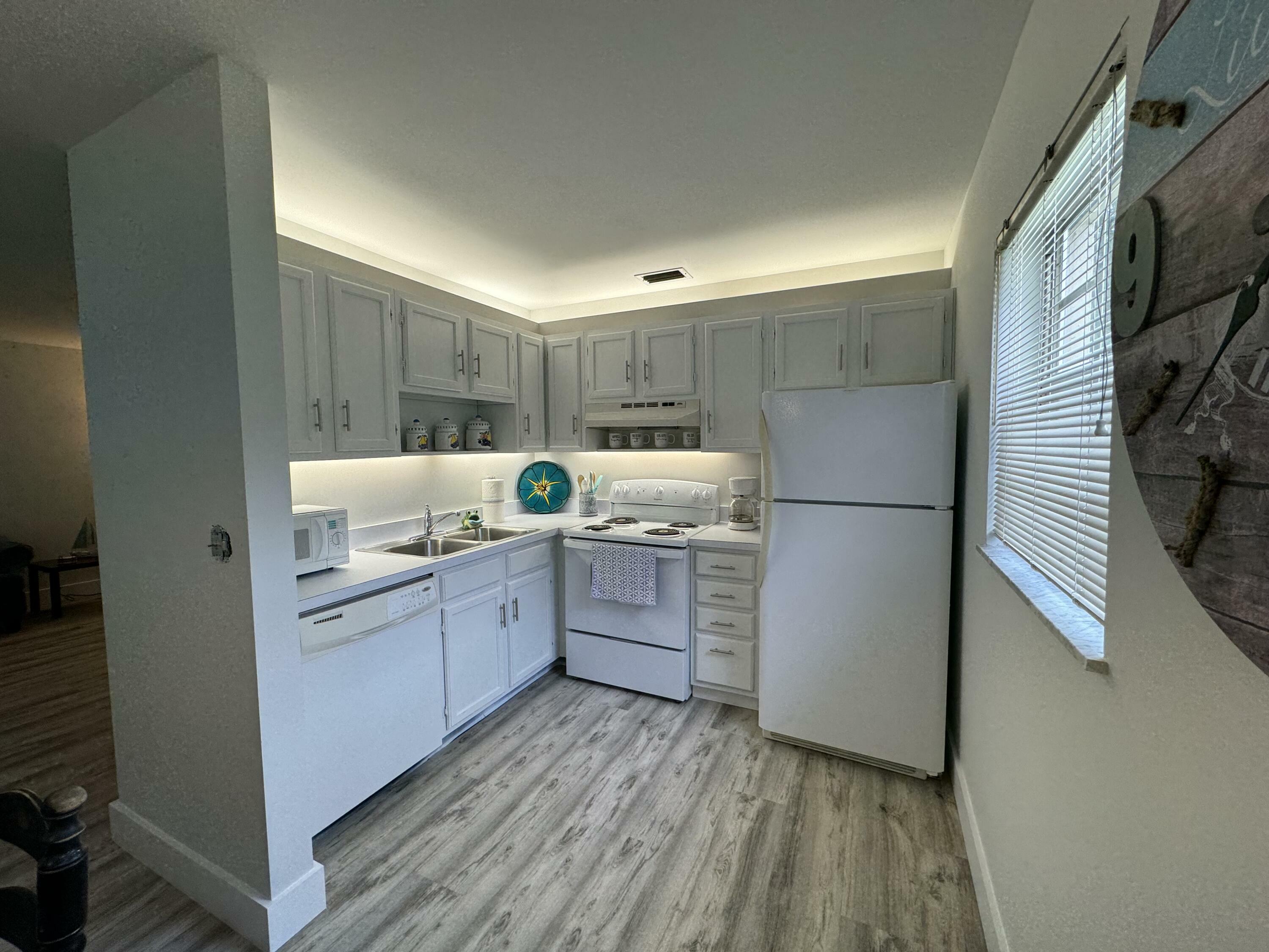 Property Photo: 48 Woodland Drive 106 FL 32962