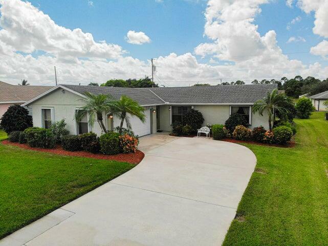 Property Photo: 3206 SE Otis Lane FL 34984