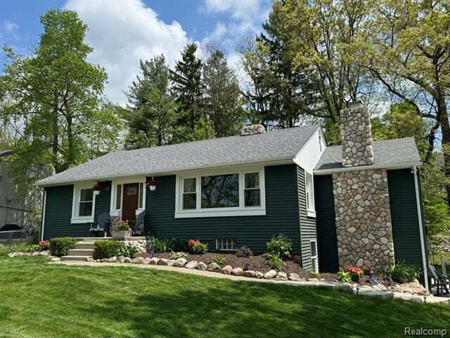 Property Photo:  620 East Street  MI 48381 