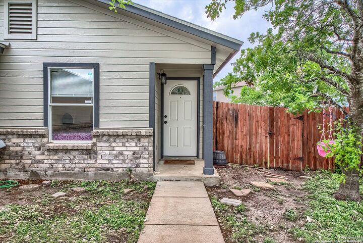 Property Photo: 10227 Redfish Cavern TX 78245