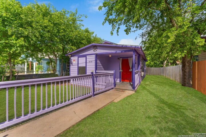 Property Photo:  918 S Hamilton Ave  TX 78207 