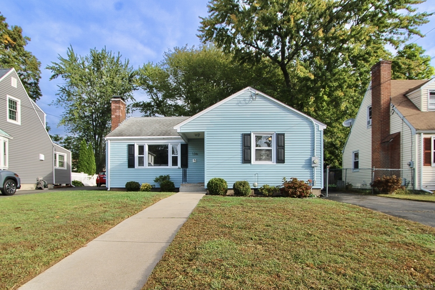 Property Photo: 136 Edgemere Avenue CT 06110