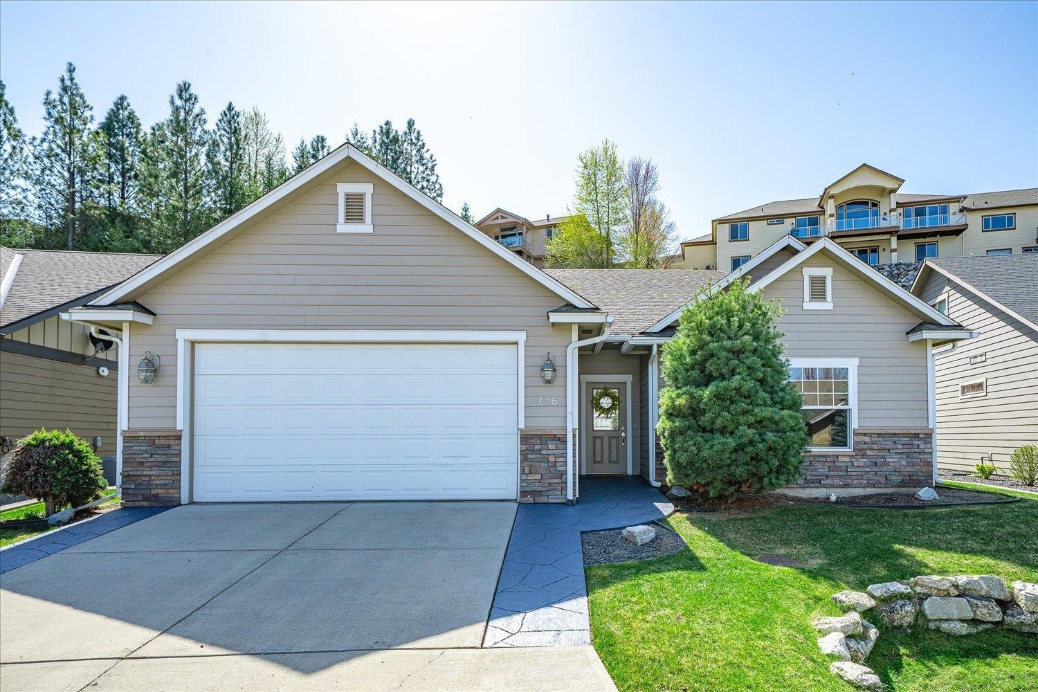 Property Photo: 716 E Lakeview Ln WA 99208
