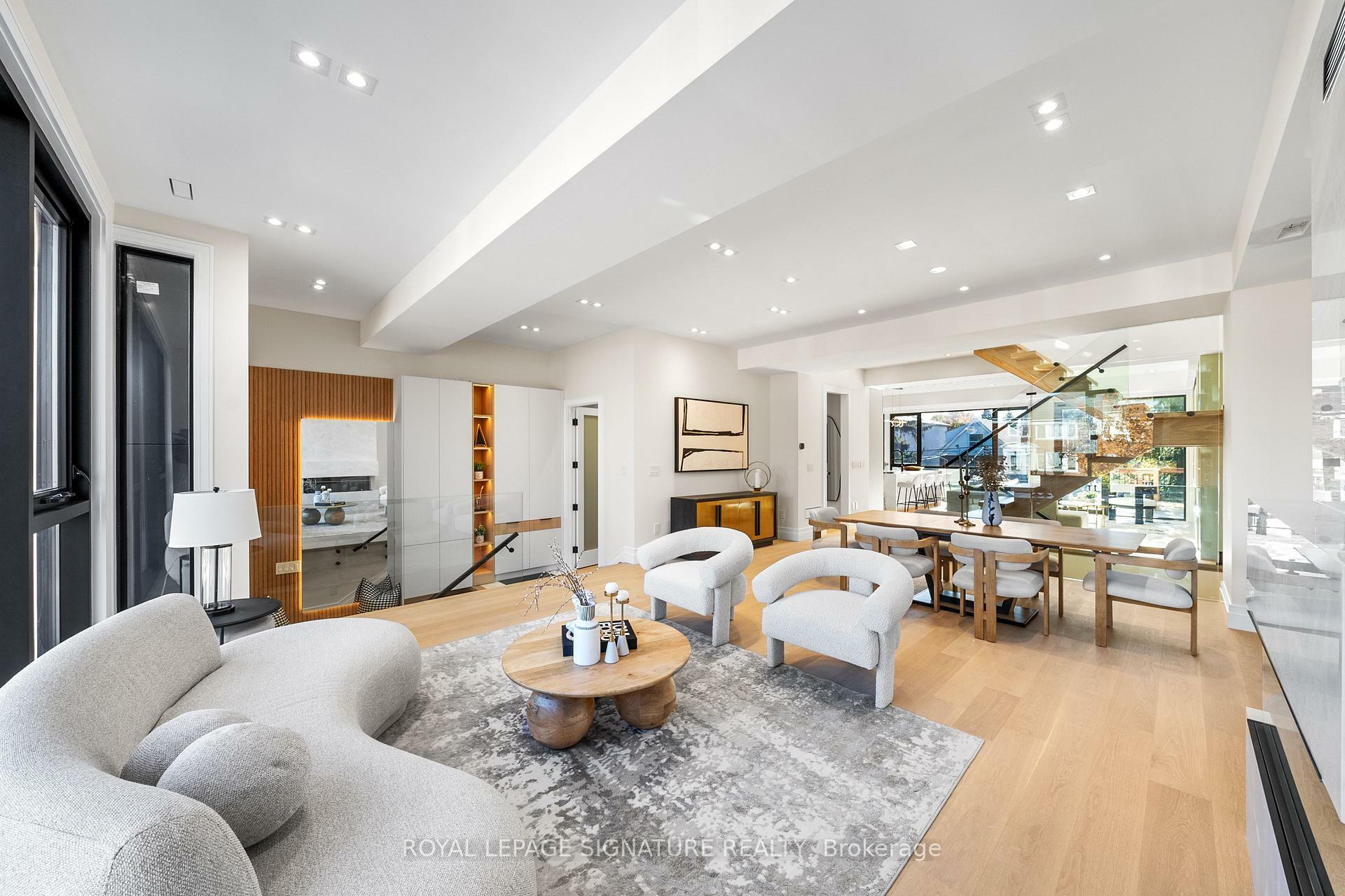 Property Photo: 551 Broadway Avenue ON M4G 2S2