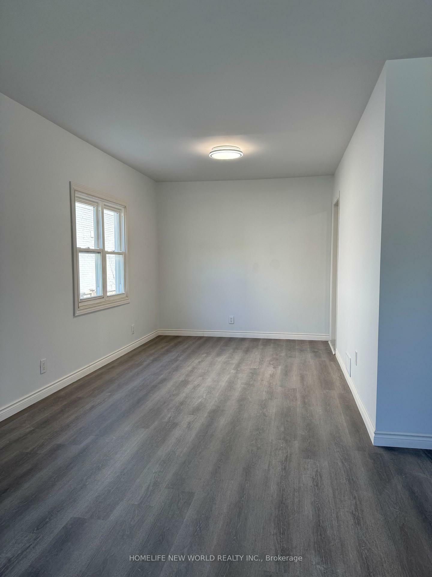 Property Photo: 101 Parkview Avenue ON M2N 3Y4