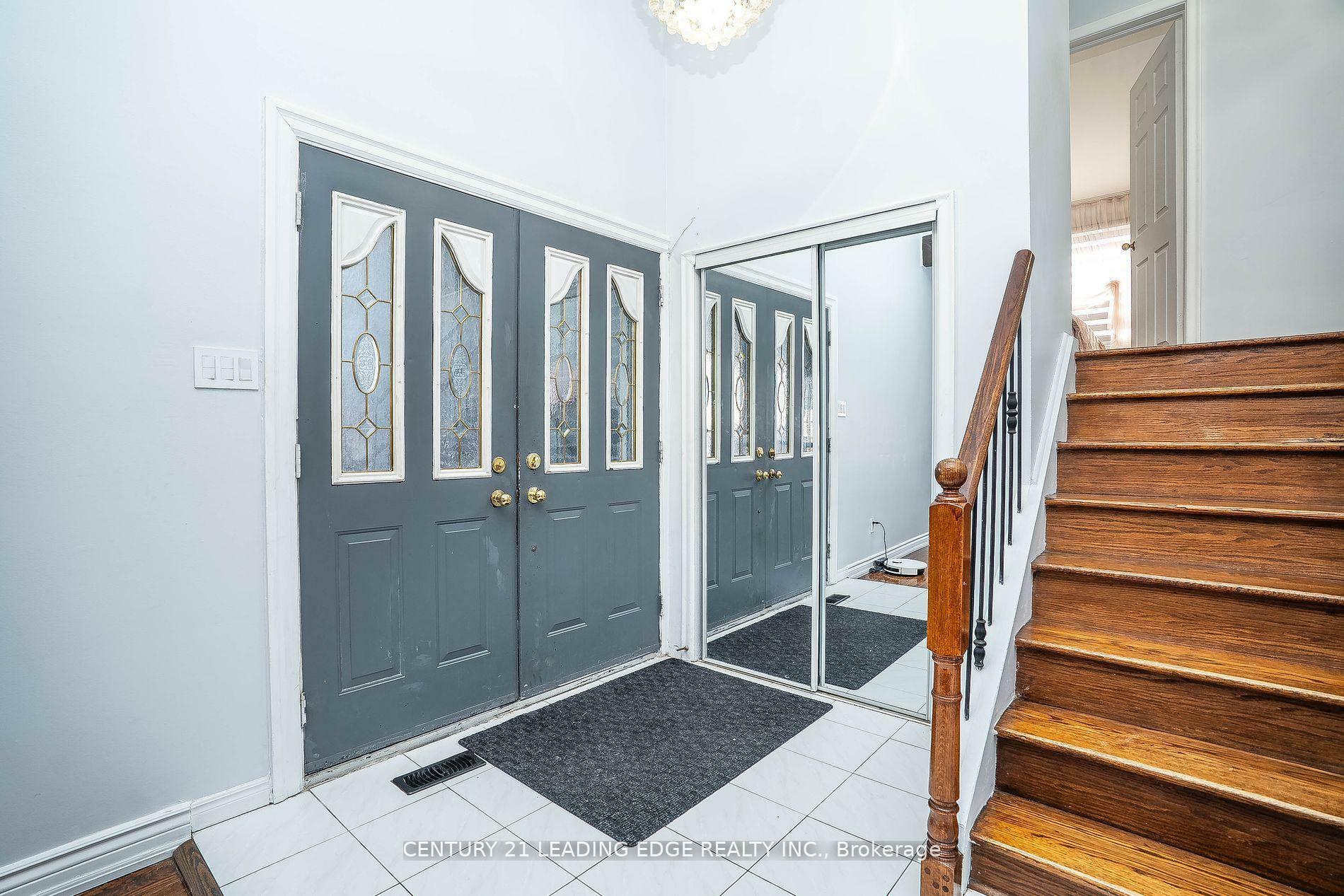 21 Alhart Drive  Toronto ON M9V 2M8 photo