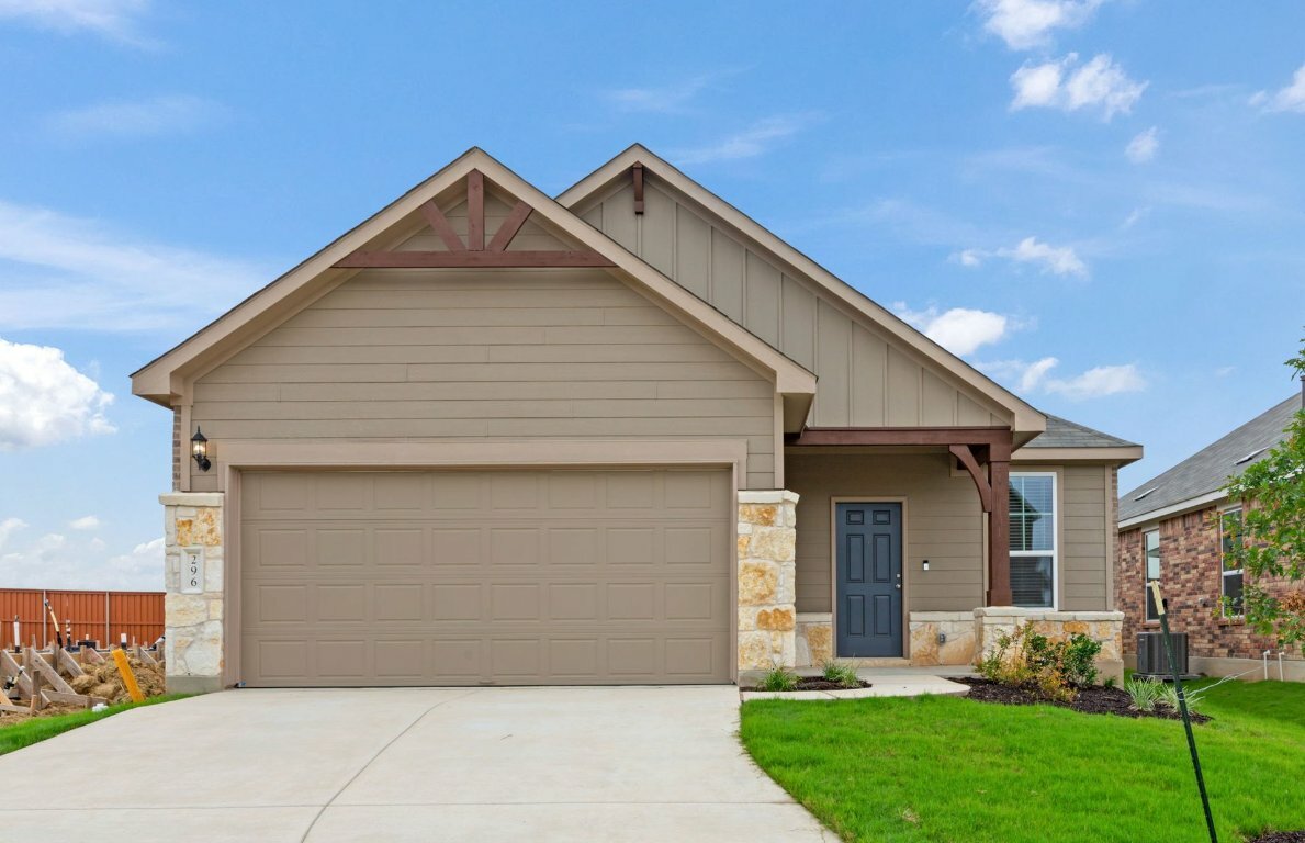 Property Photo: 296 Kapok Street TX 78610