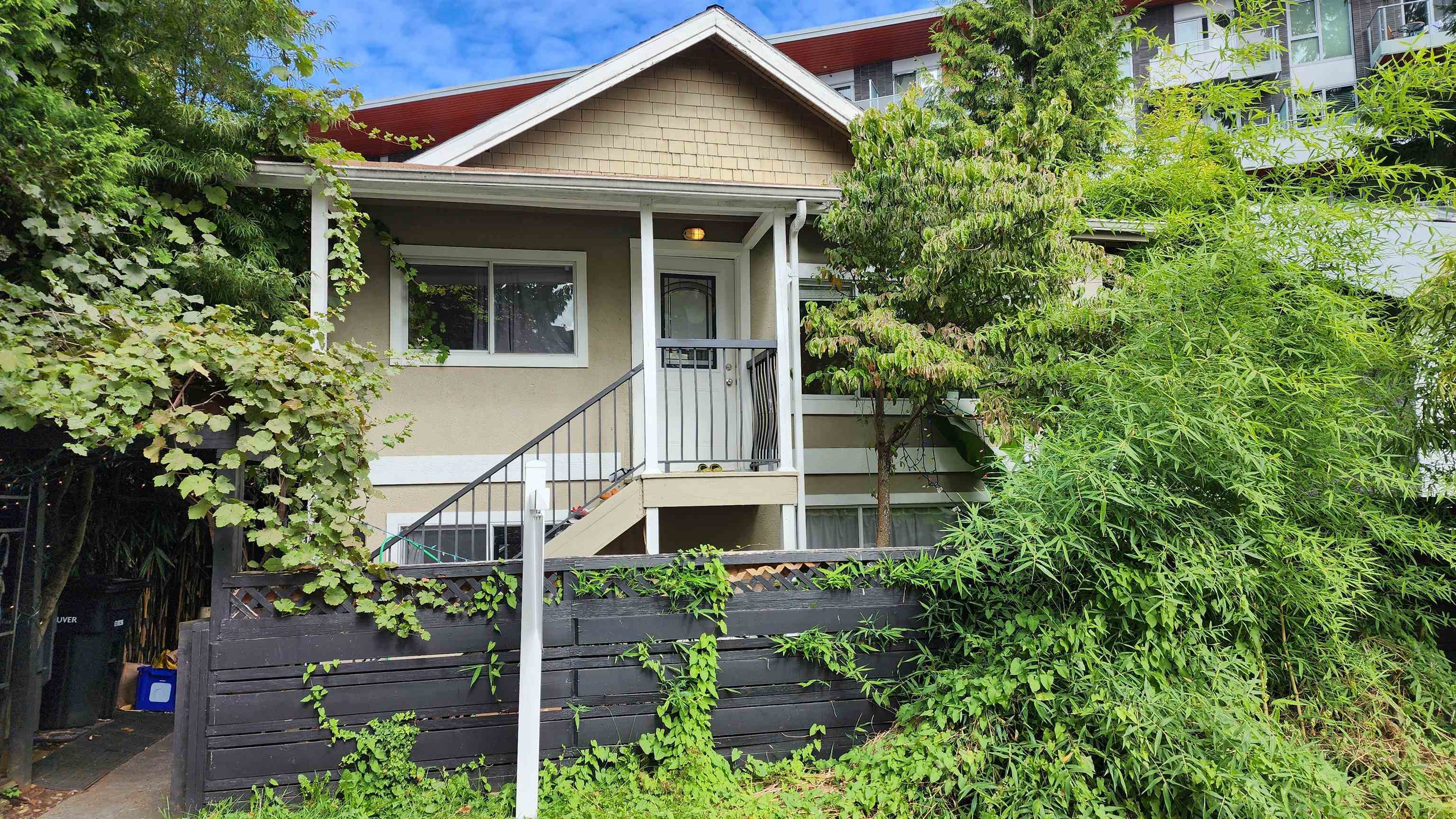 Property Photo: 1577 E 26th Avenue BC V5N 2W1