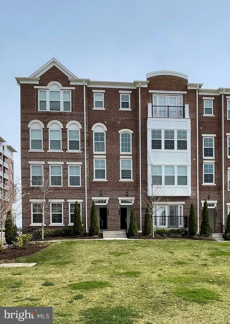 Property Photo: 2934 Finsbury Place 112 VA 22031