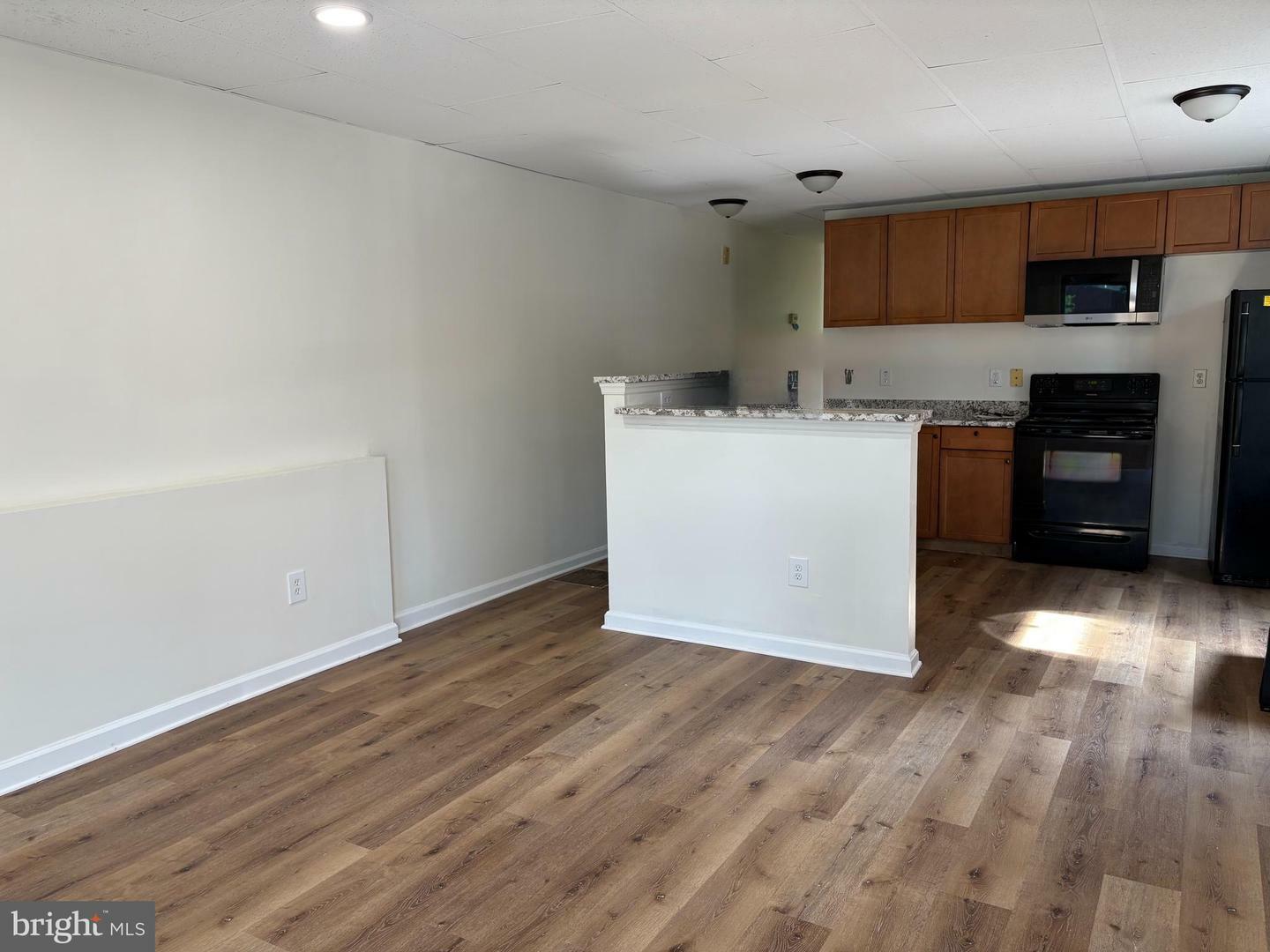 Property Photo: 80 Alden Ave Unit #1 NJ 08554