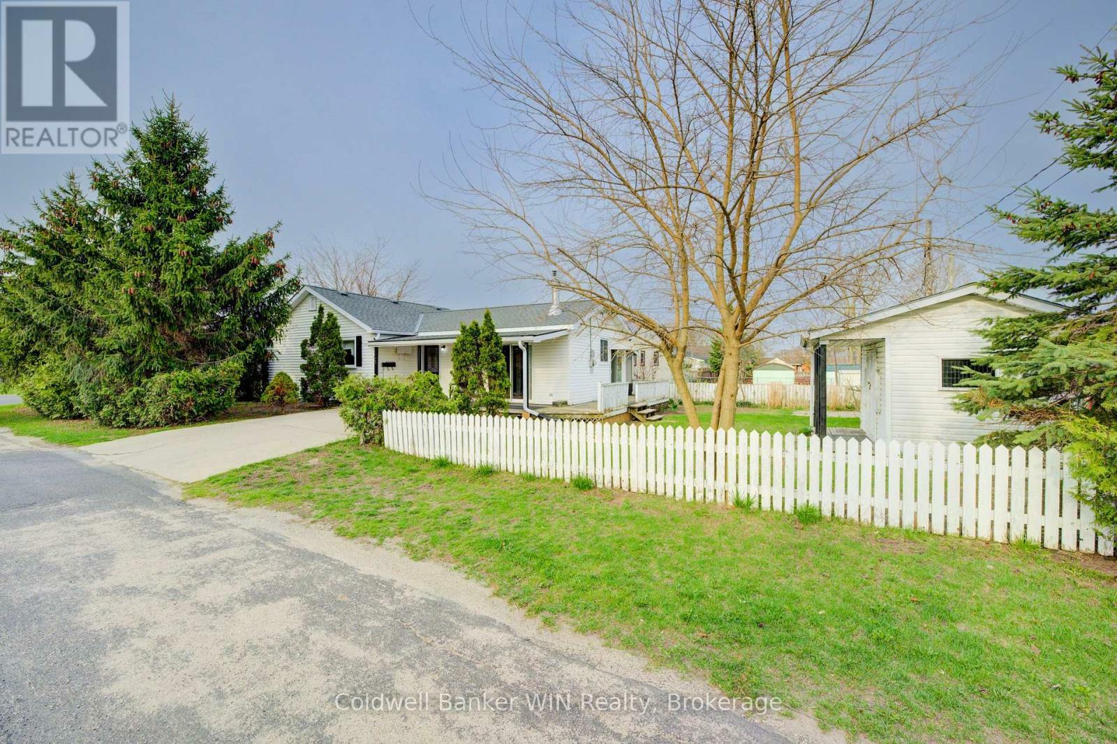 Property Photo:  268 6th Street  ON N4N 1C4 