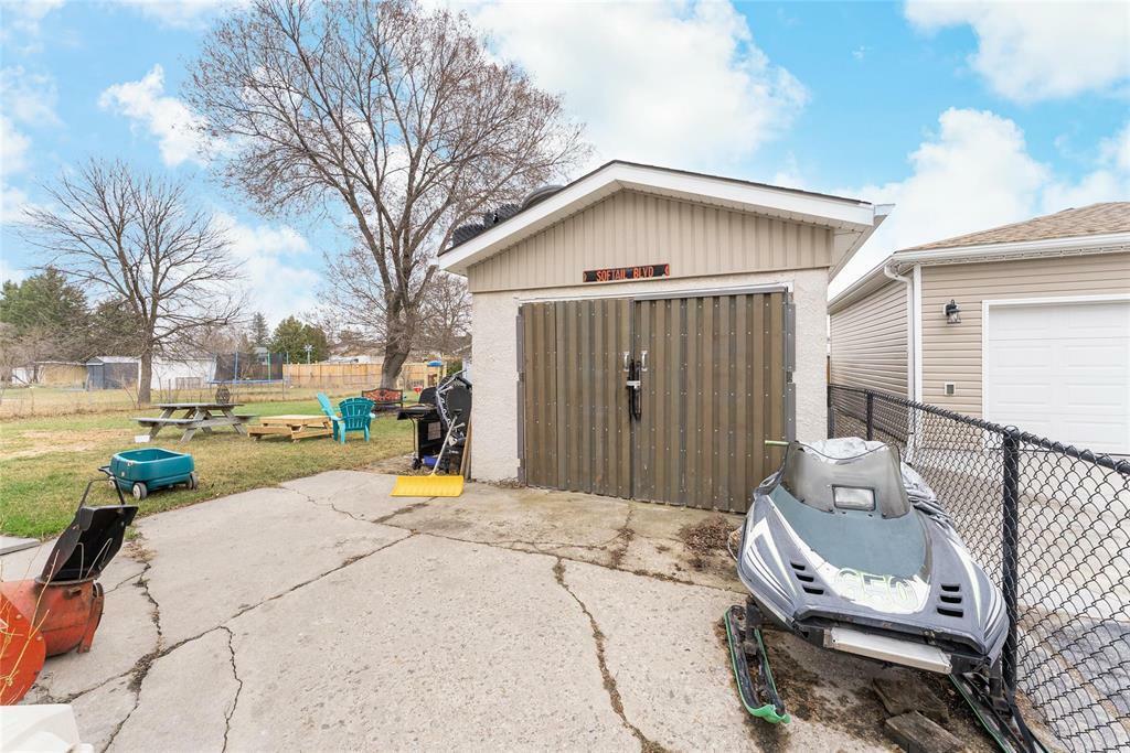 Property Photo: 314 Gertrude Avenue MB R0E 0C0