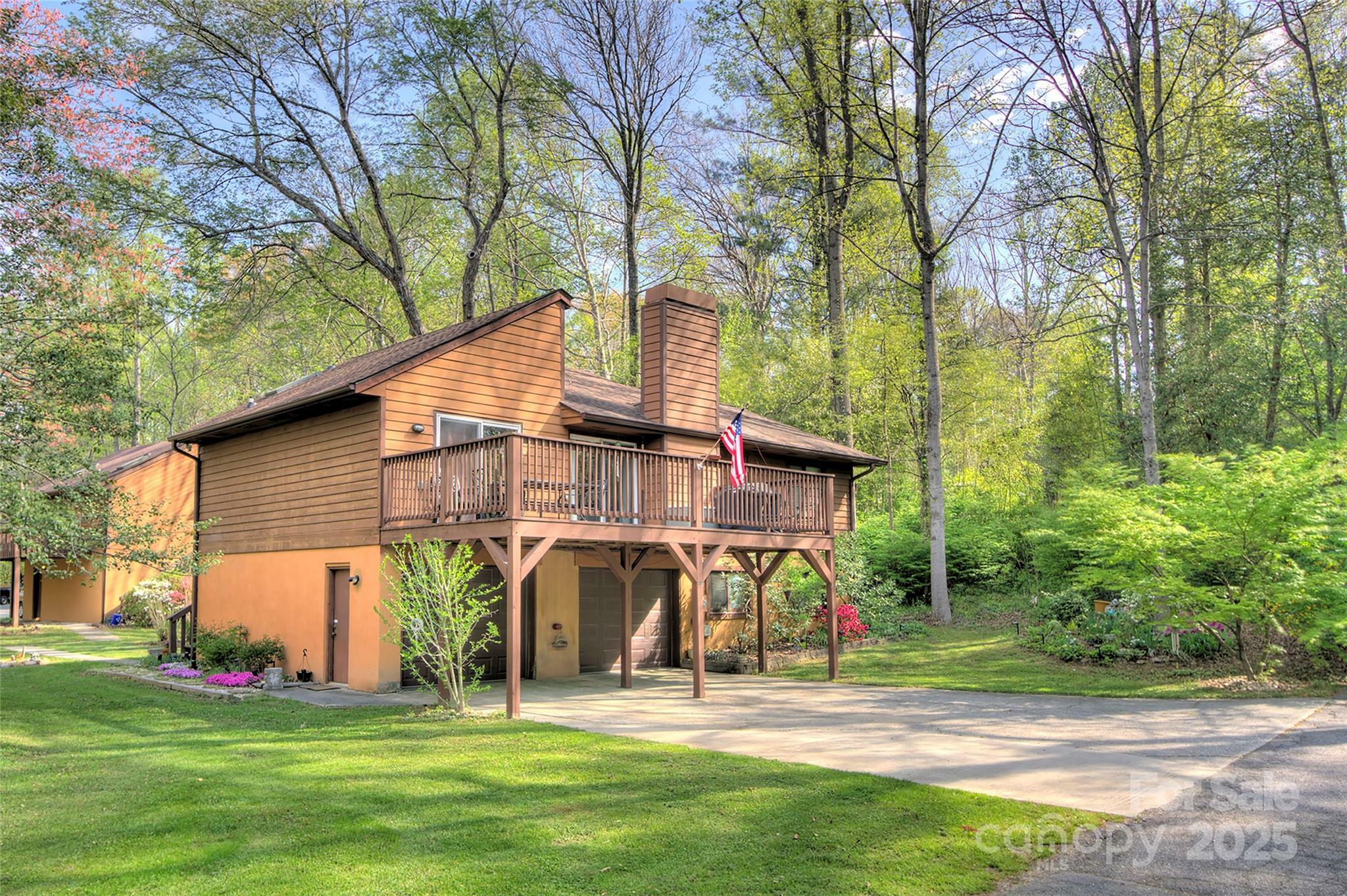 Property Photo: 39 Oak Court NC 28732