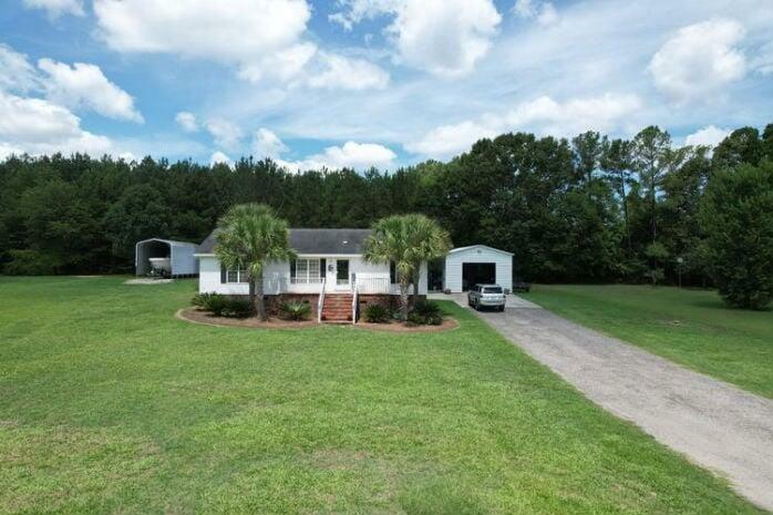 Property Photo: 131 Travis Hill Road SC 29461