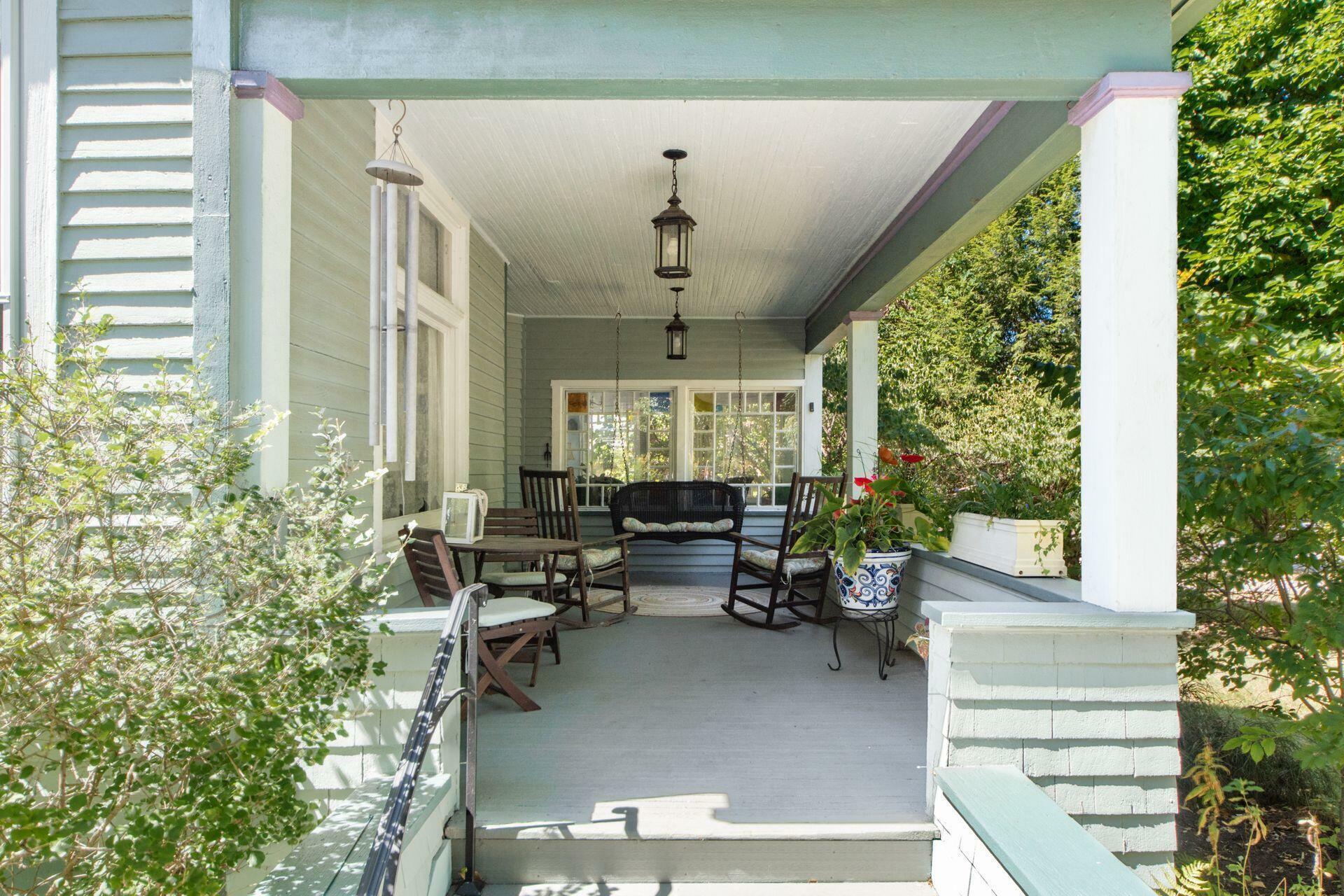 Property Photo:  221 Oakland Park Avenue  OH 43214 