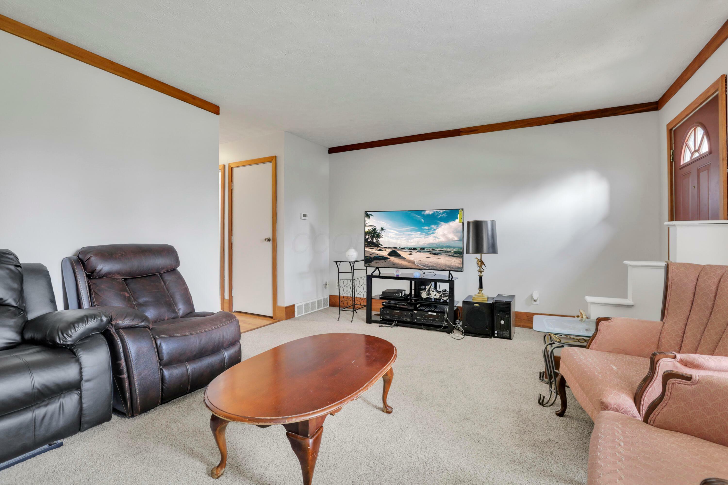 Property Photo: 3284 Valley S Lane OH 43231