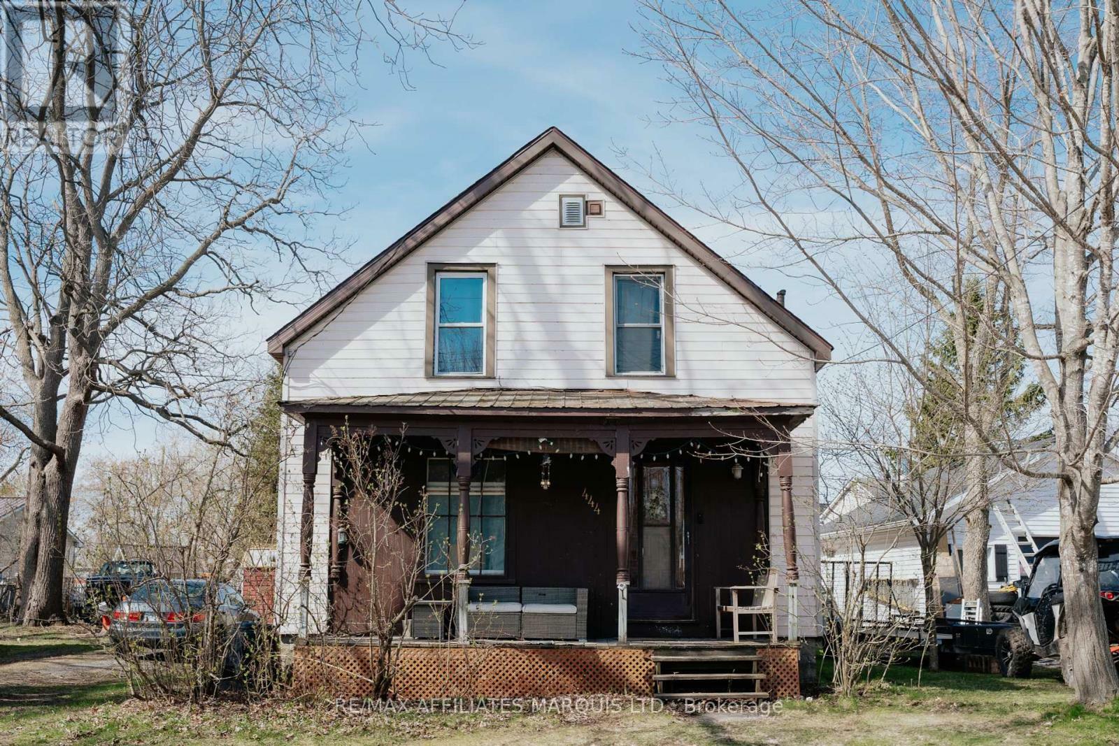 Property Photo: 444 Victoria Street ON K6H 1R8