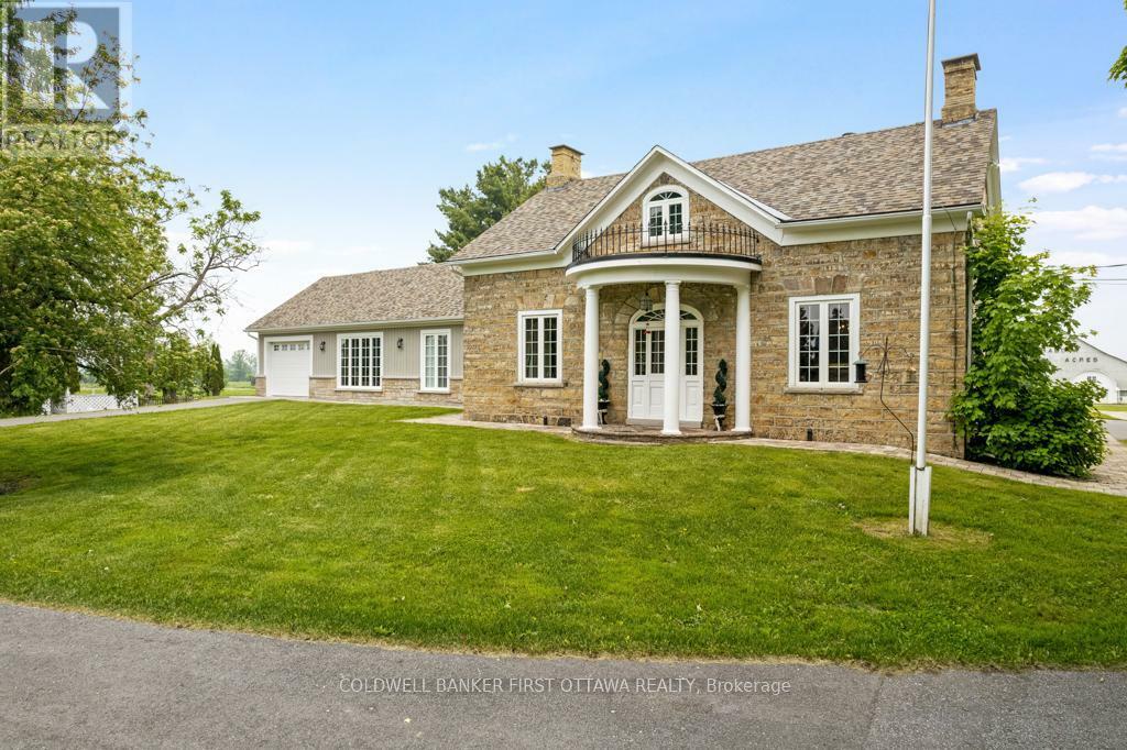 Property Photo: 2638 Rideau Ferry Road ON K7H 0G5