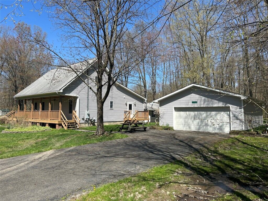 Property Photo:  1358 Lakeview Drive  PA 16134 
