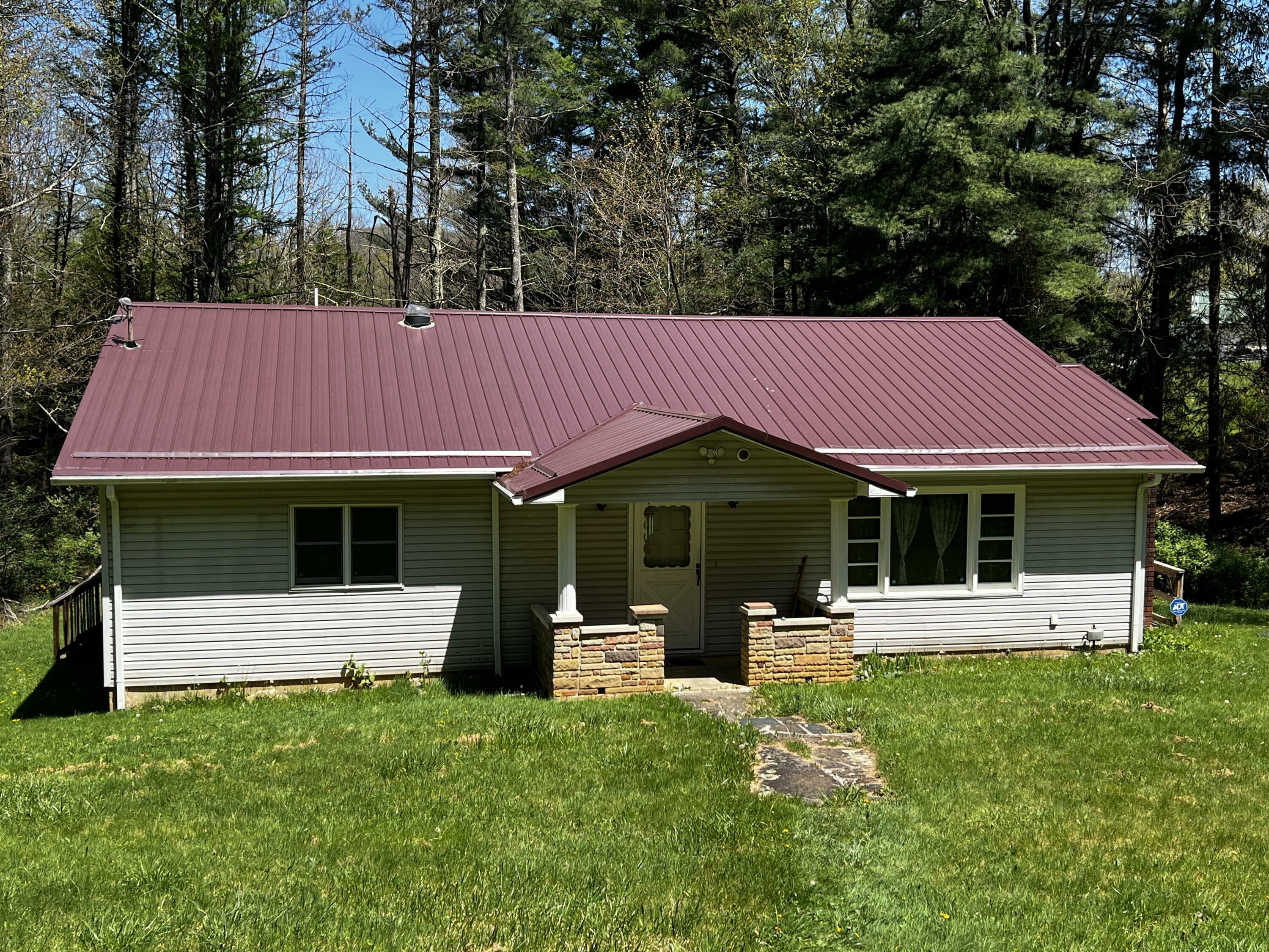 Property Photo: 520 Wahoo Rd WV 26679