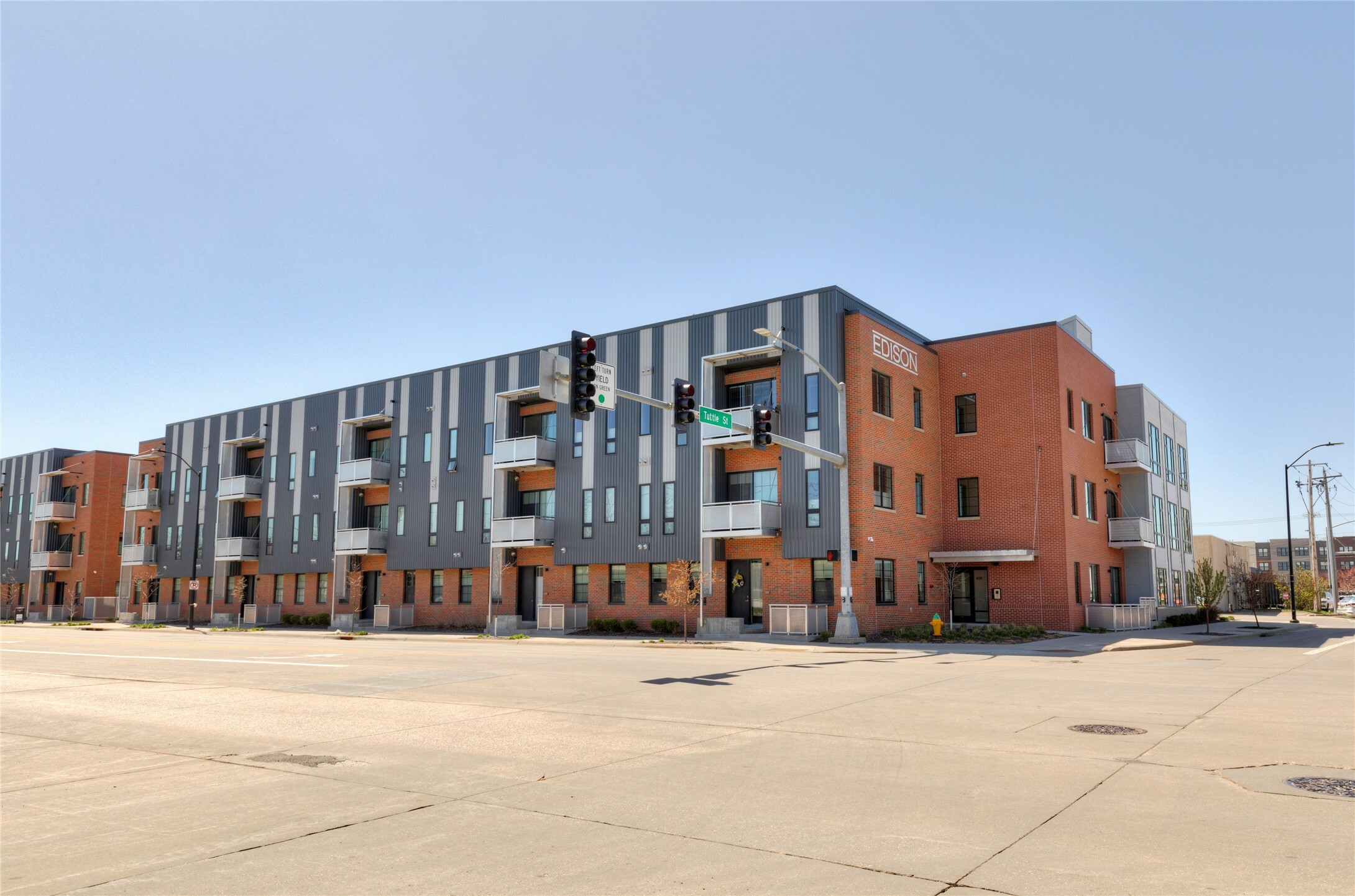 Property Photo:  400 SW 7th Street 303  IA 50309 