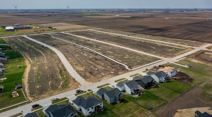 Property Photo: 1012 Wild Oak Drive IA 50124