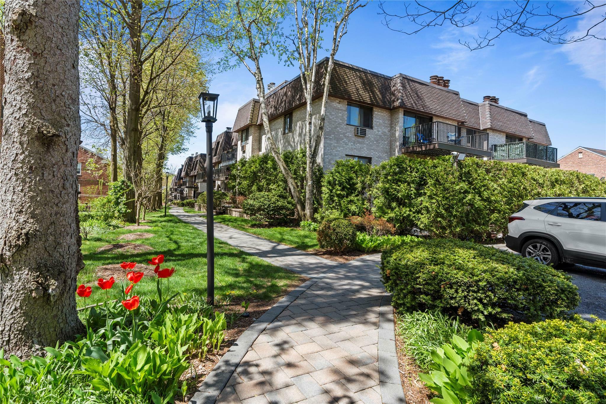 Property Photo: 107 N Broadway Avenue 105 NY 10603