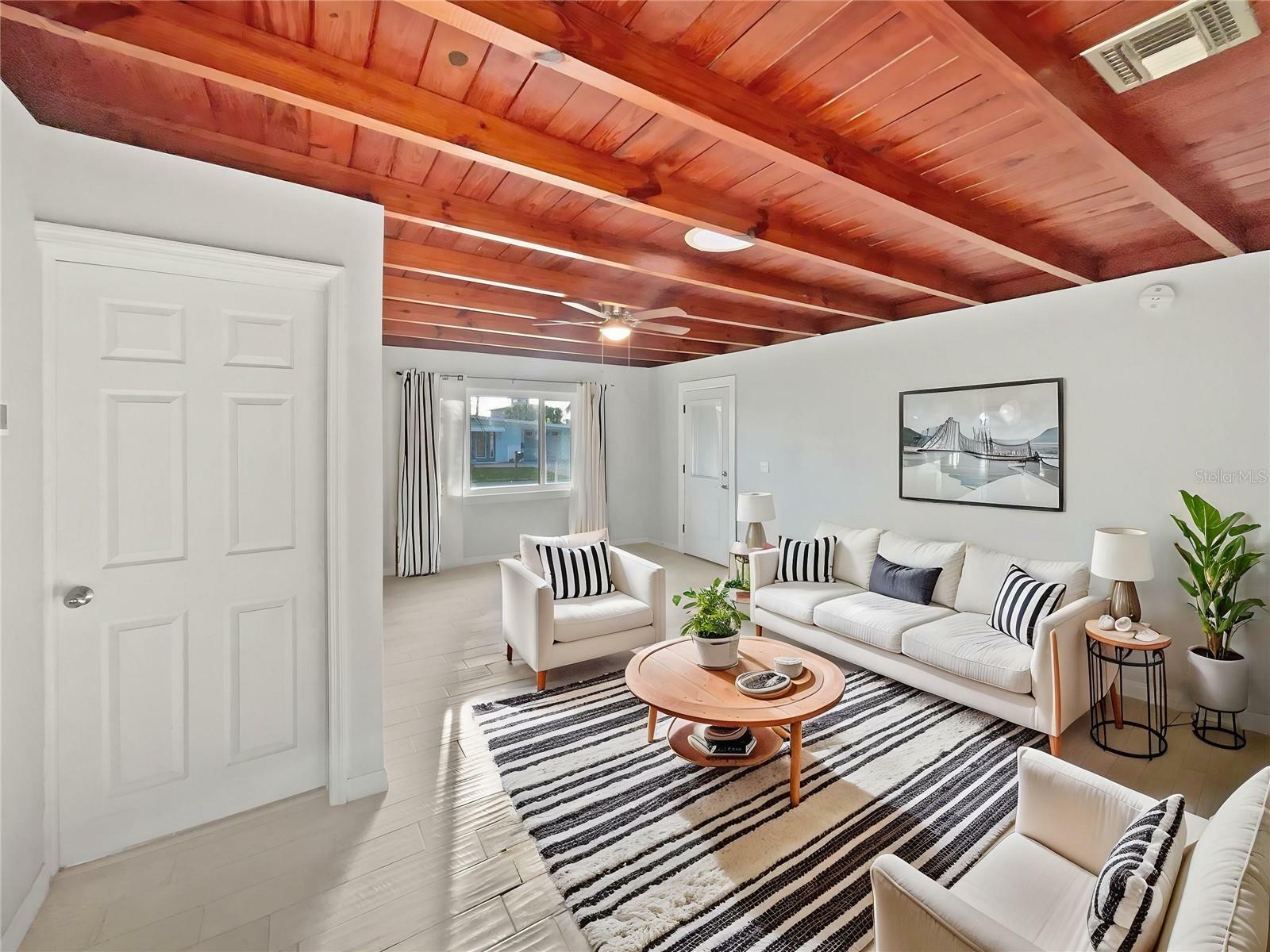 Property Photo: 135 N Palmetto Avenue FL 32136