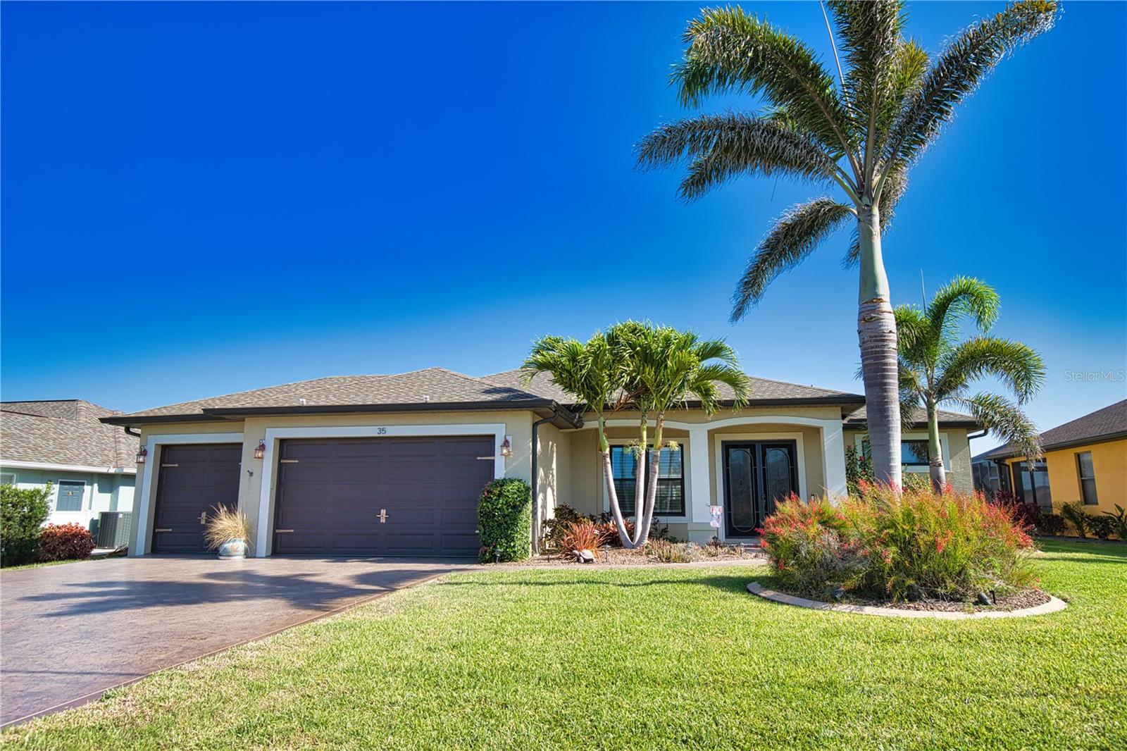 Property Photo: 35 Medalist Road FL 33947