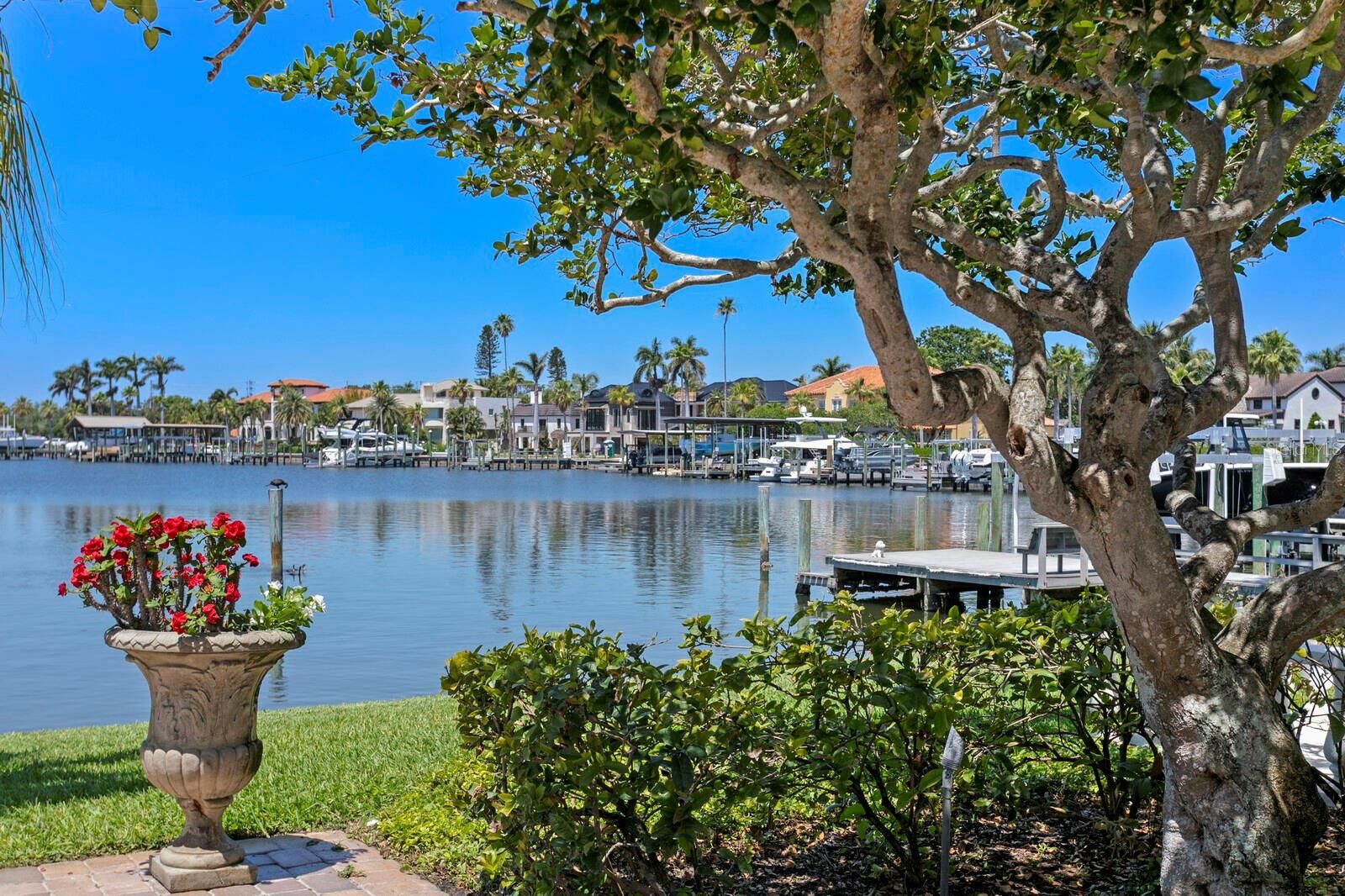 Property Photo:  321 Brightwaters Boulevard NE  FL 33704