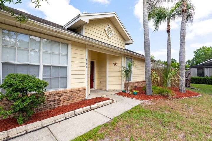 Property Photo: 321 Moffat Loop FL 32765