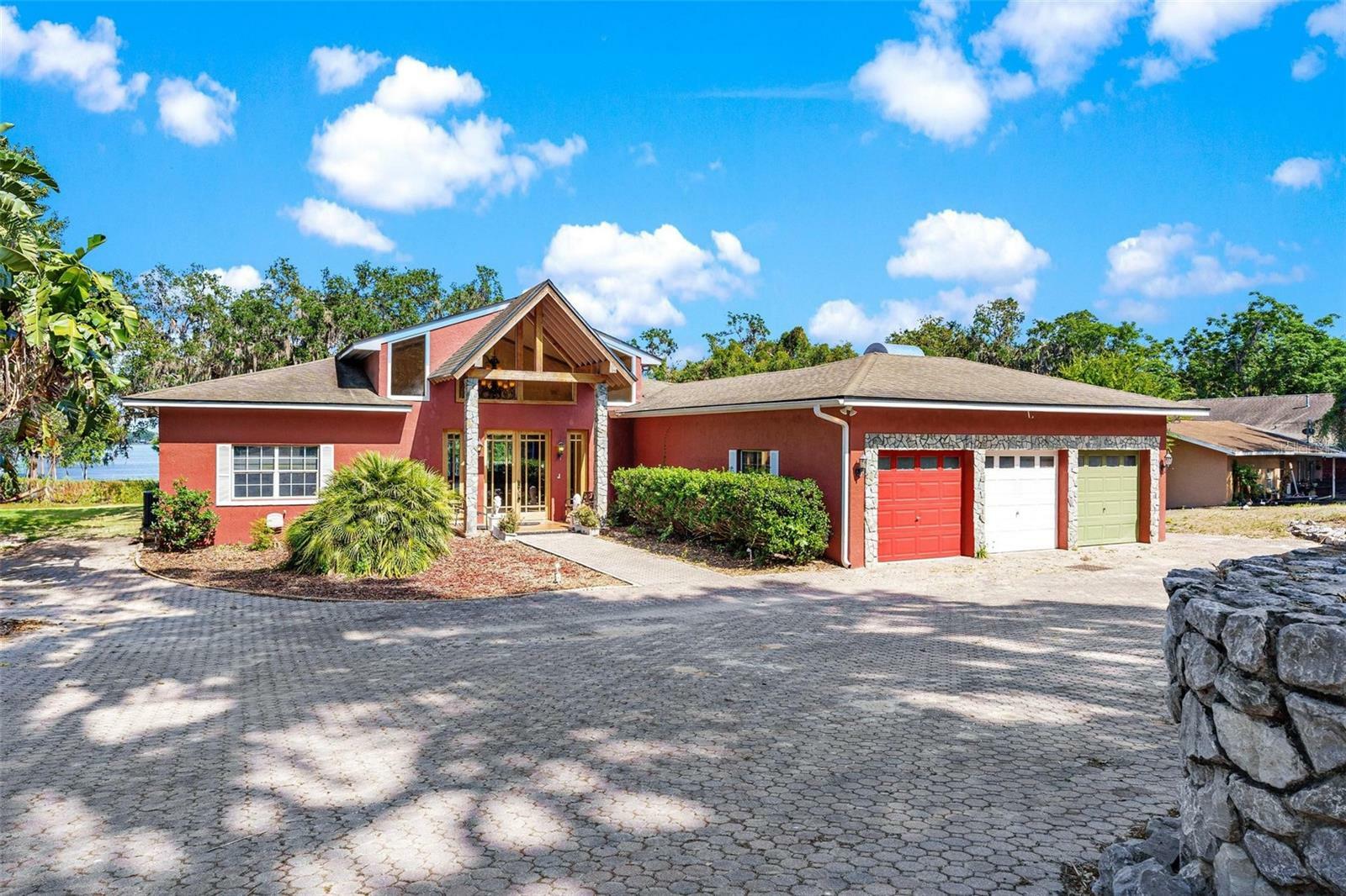 Property Photo: 2400 N Griffin Drive FL 34748